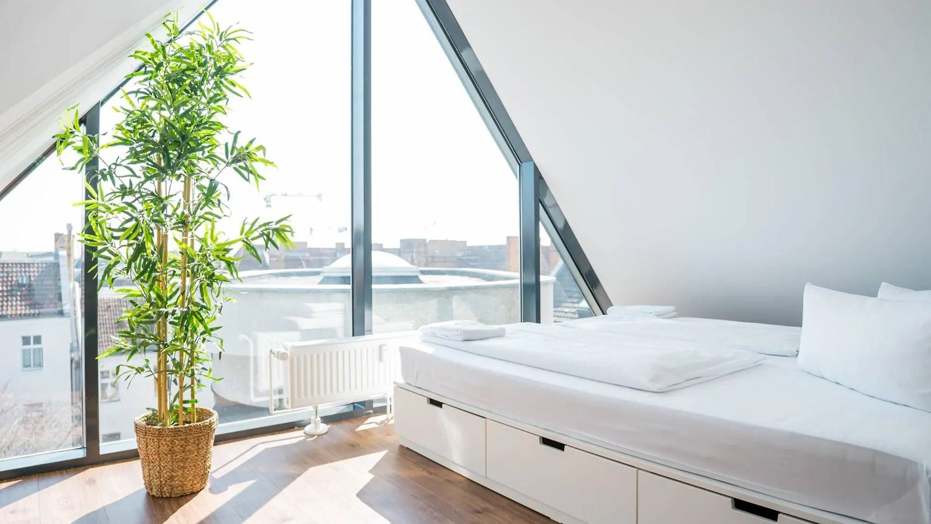 Апартаменты Fantastic Loft With Balcony Берлин